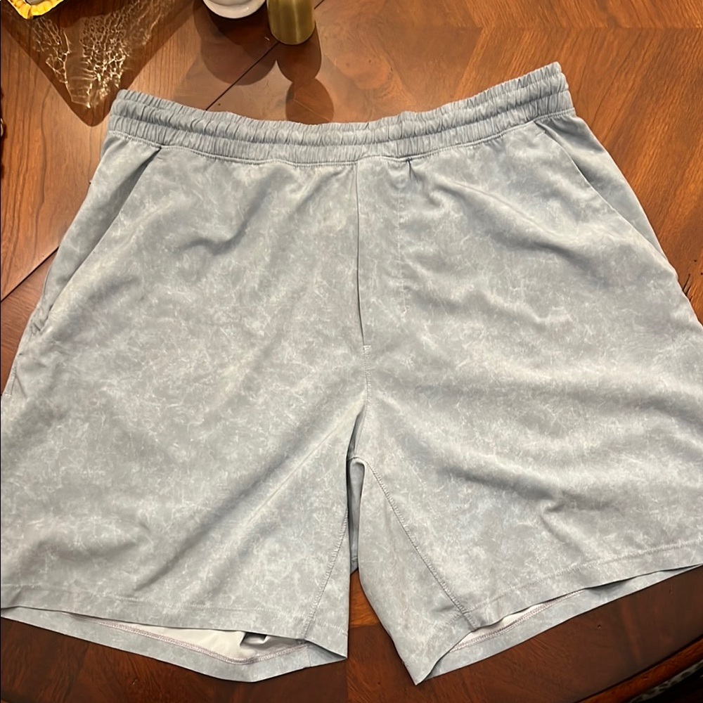 Lululemon Pacebreaker 7” - Large